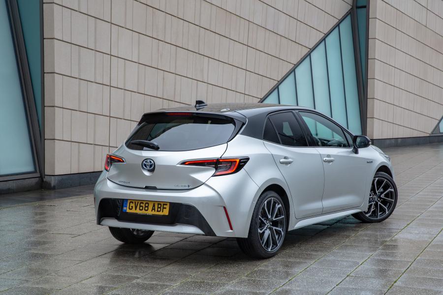  Toyota Corolla Hybrid 2019 года  (UK) (фото 9 из 40)